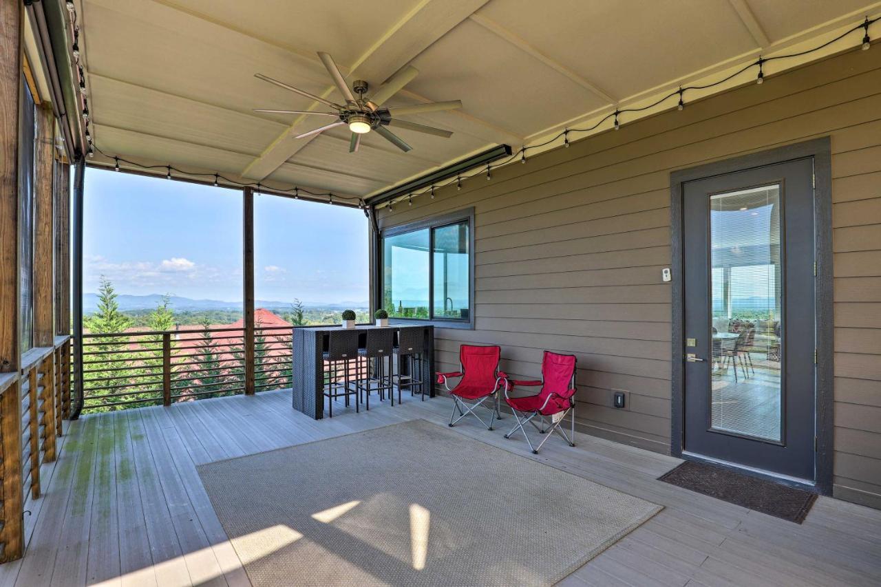Holiday home Luxe With Stunning Mountain Views!