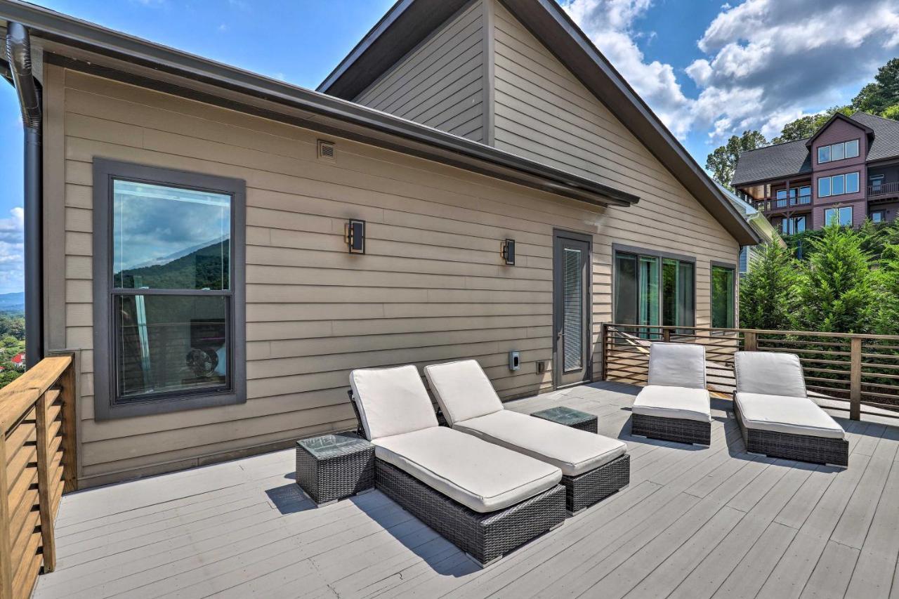 Holiday home Luxe With Stunning Mountain Views!