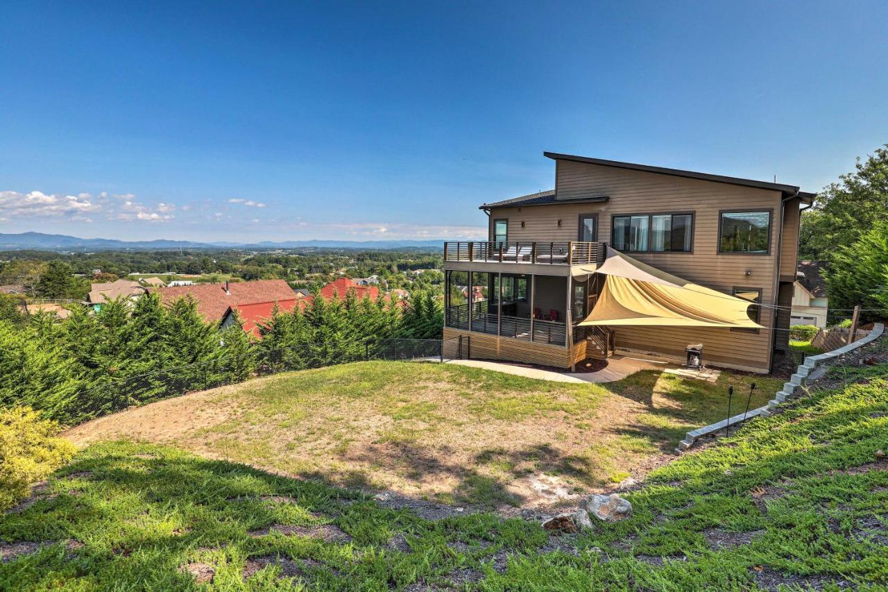 Luxe With Stunning Mountain Views! *