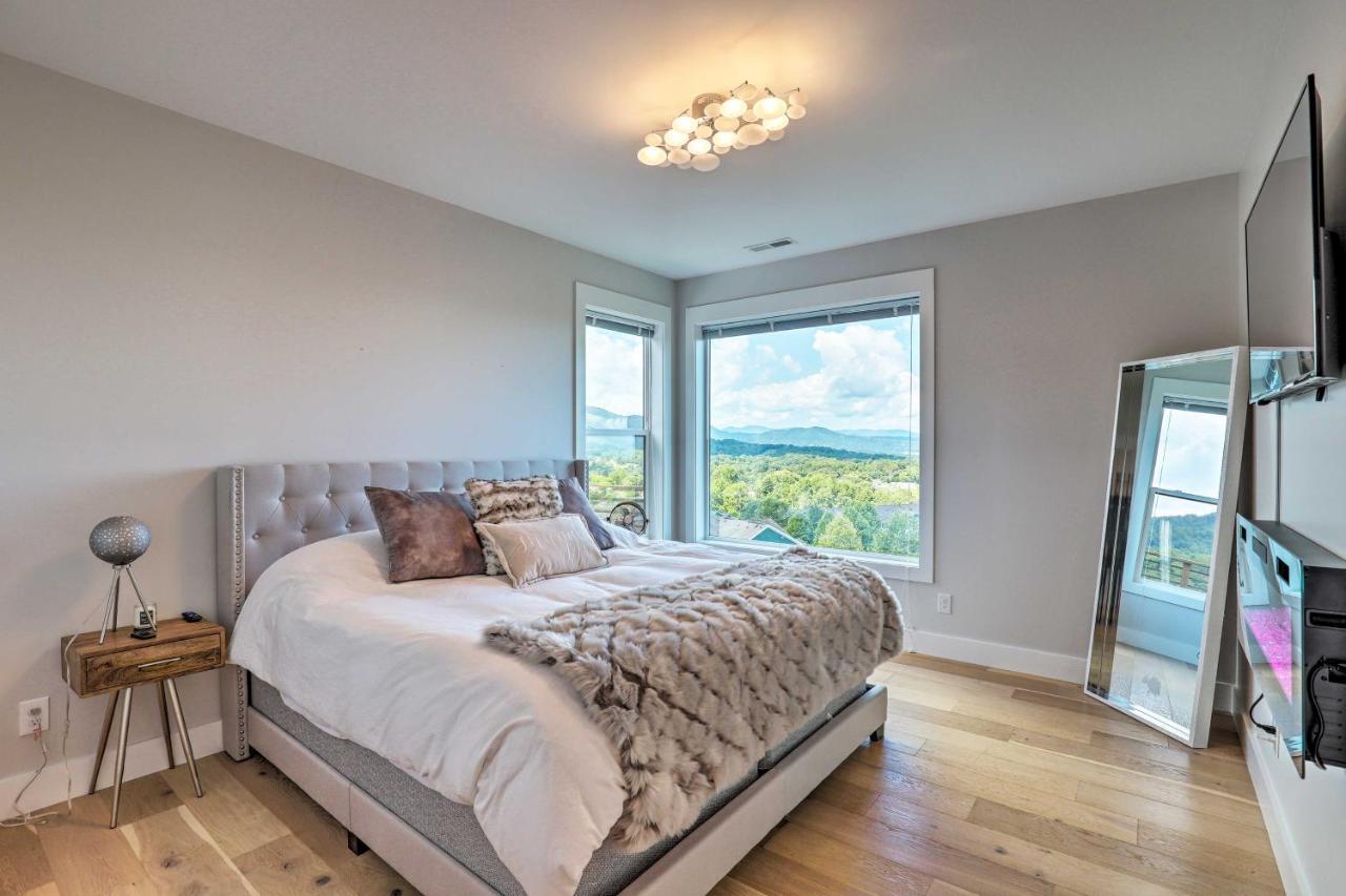 Holiday home Luxe With Stunning Mountain Views! Asheville