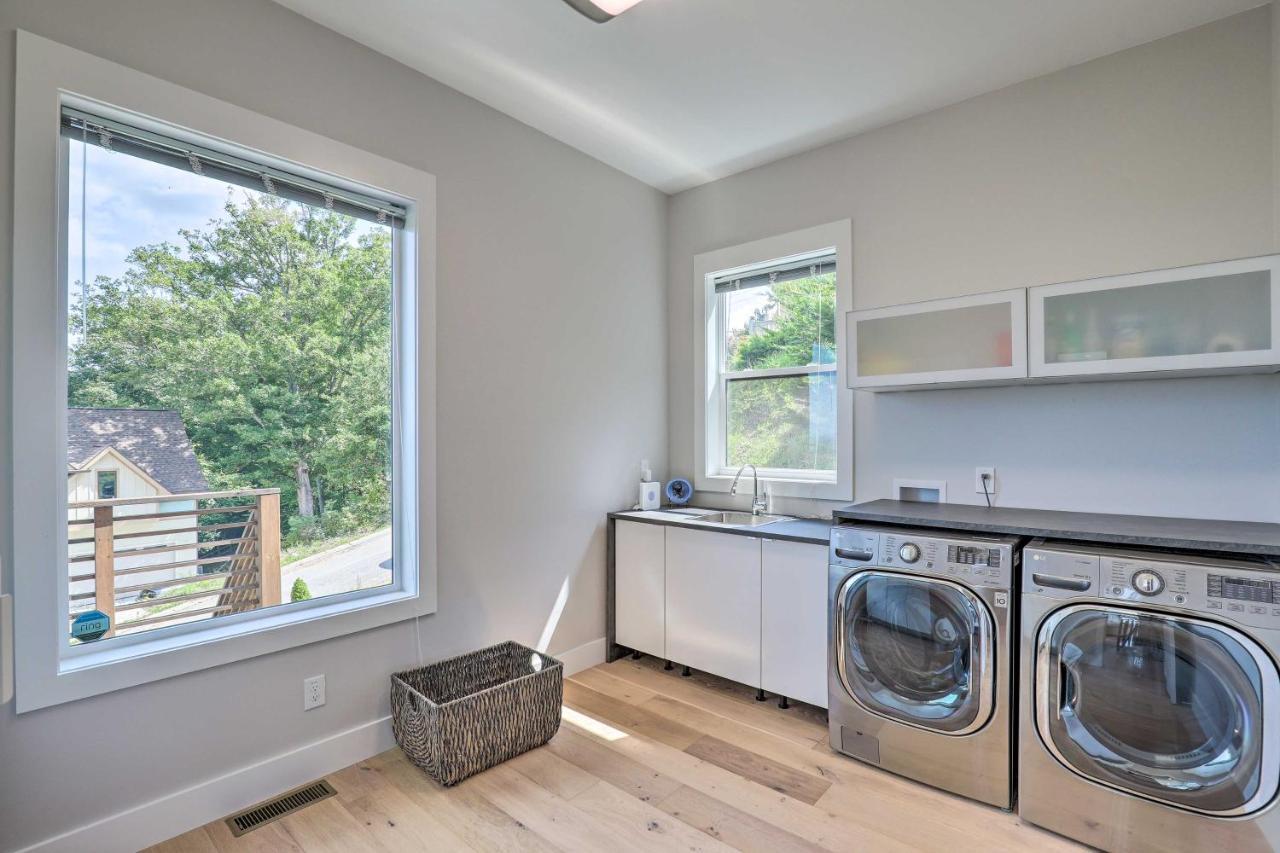 Holiday home Luxe With Stunning Mountain Views! Asheville