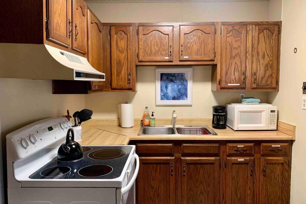 Peaceful Garden Oasis - 3 Miles To Downtown! *