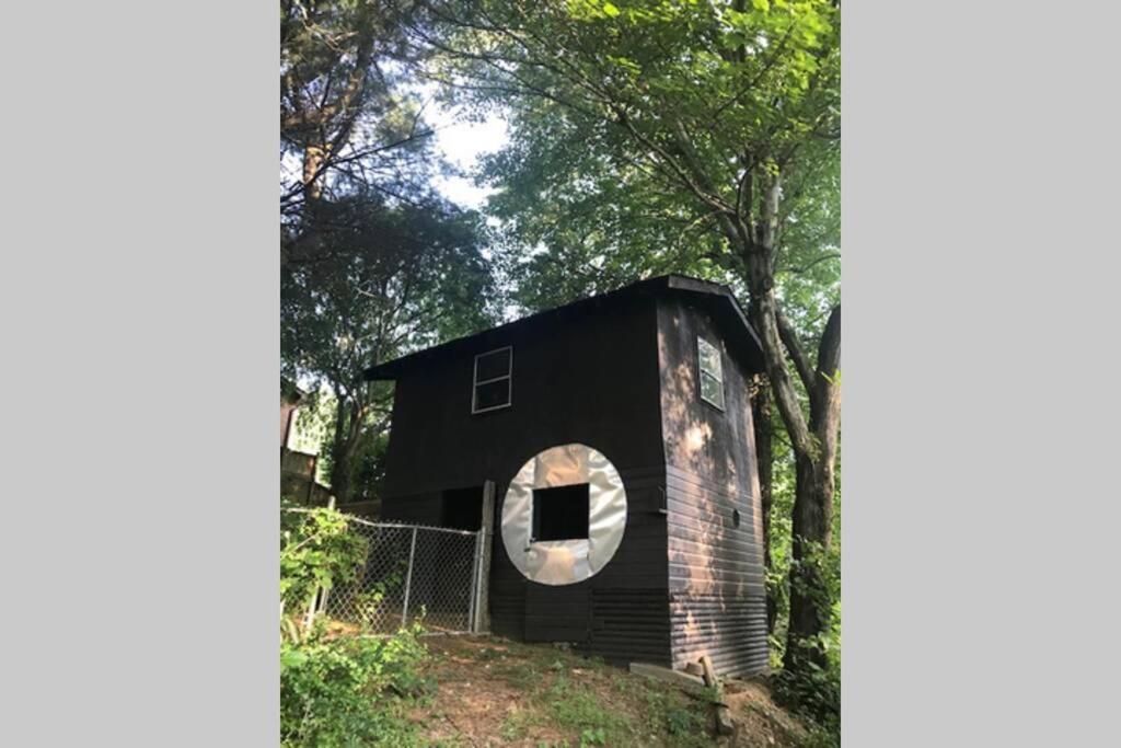 Peaceful Garden Oasis - 3 Miles To Downtown! Holiday home *