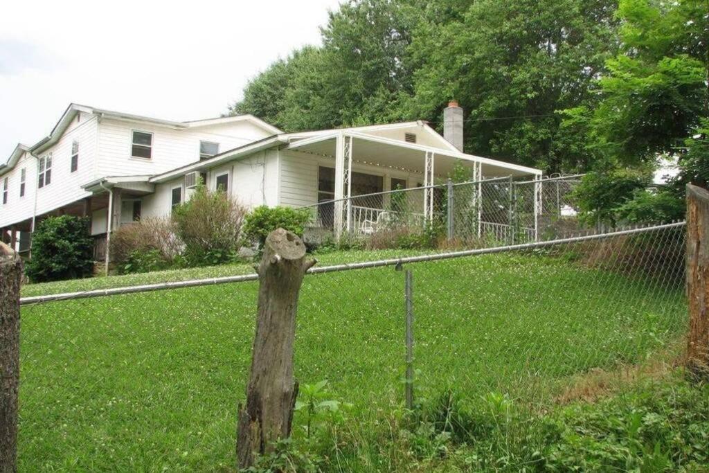Holiday home Peaceful Garden Oasis - 3 Miles To Downtown! *