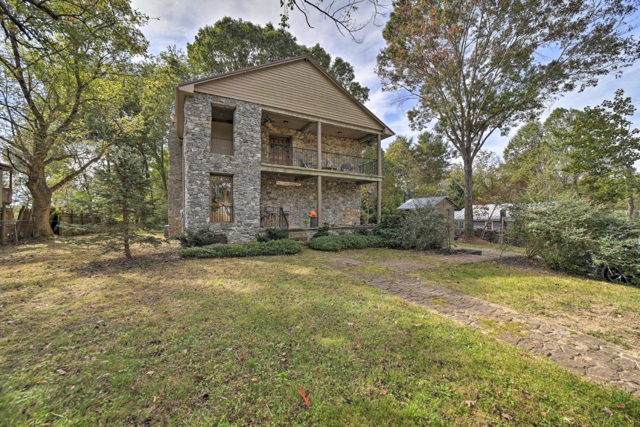 Eclectic Abode With Backyard Oasis! Holiday home *