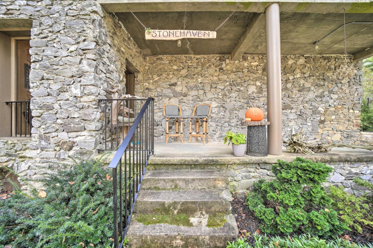 Eclectic Abode With Backyard Oasis!