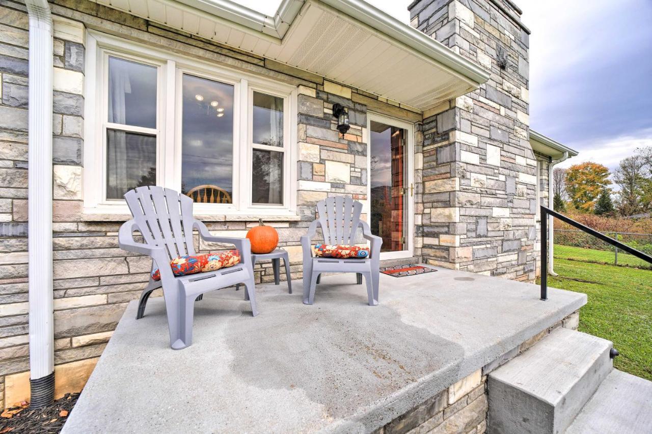 With Fenced-in Yard 7 Mi To Downtown Holiday home *