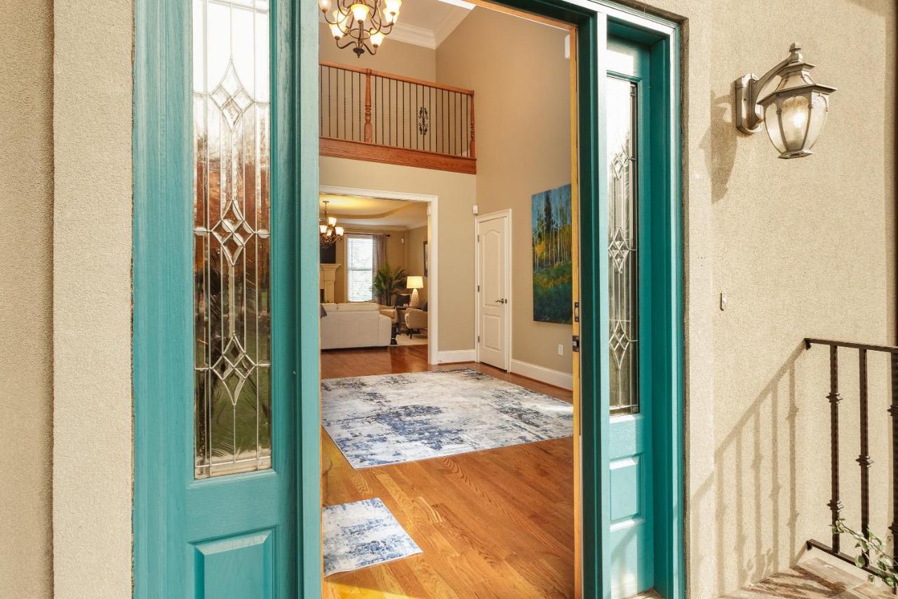 Premium Wifi! Luxurious In With Private Hot Tub! Holiday home Asheville