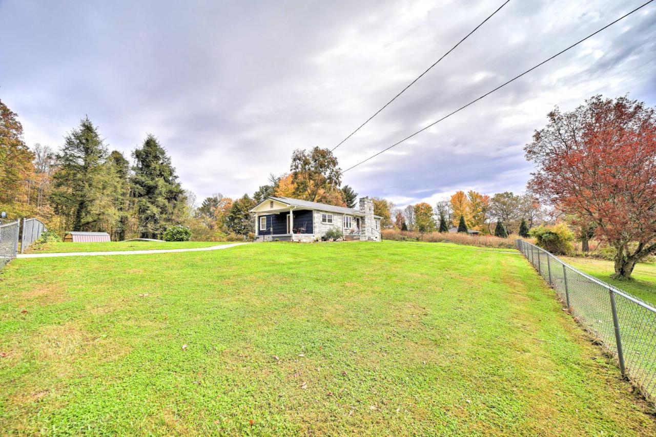 With Fenced-in Yard 7 Mi To Downtown Holiday home