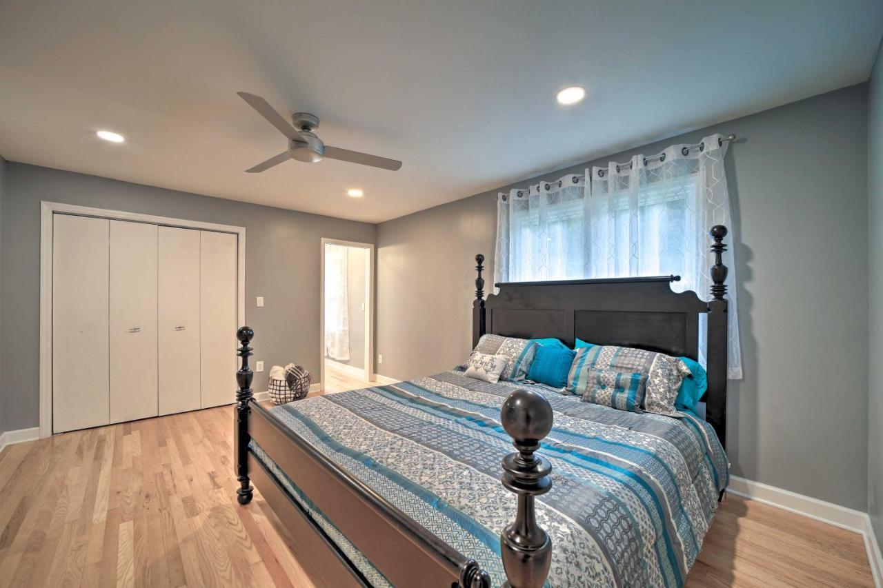 With Fenced-in Yard 7 Mi To Downtown Holiday home