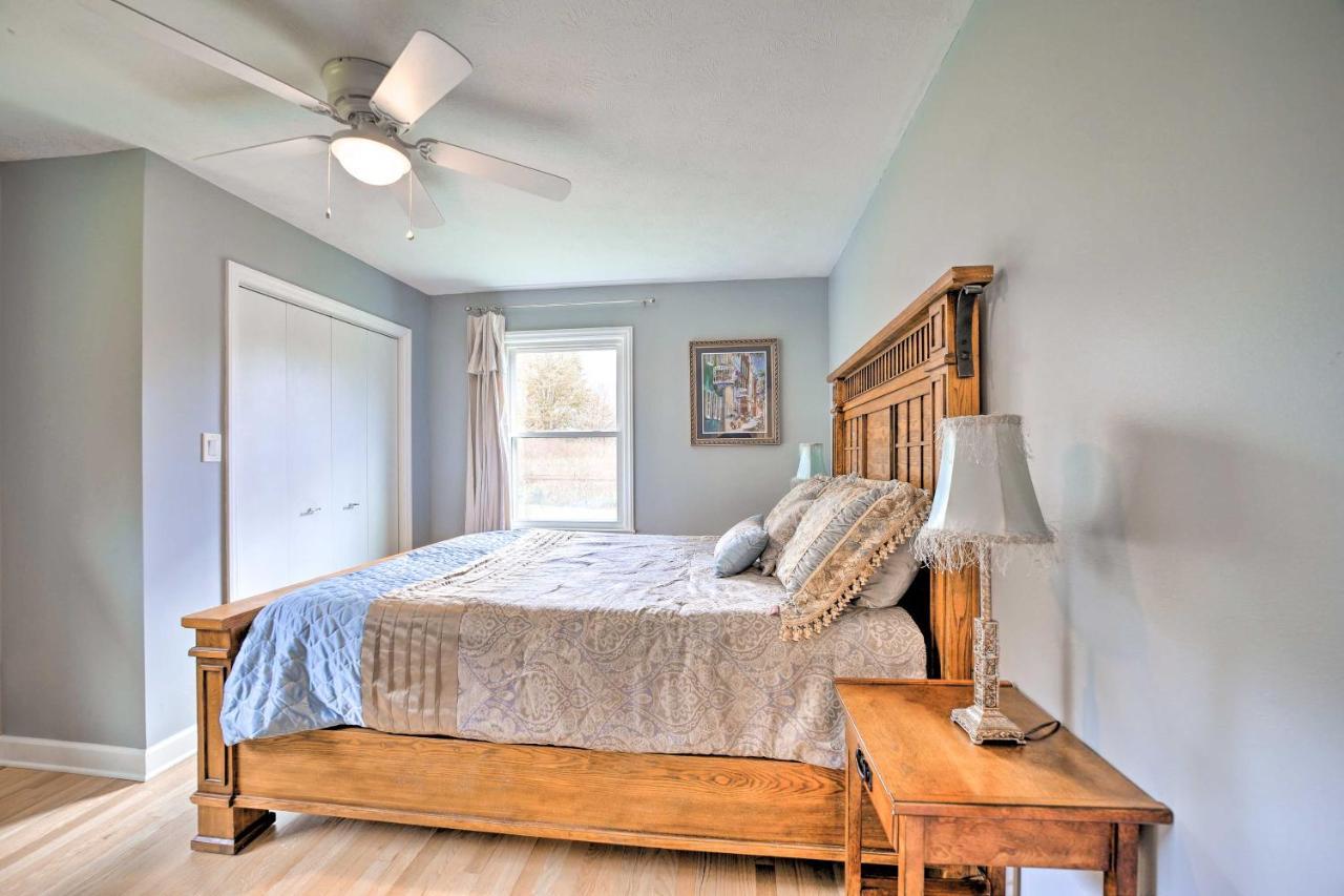 With Fenced-in Yard 7 Mi To Downtown Holiday home
