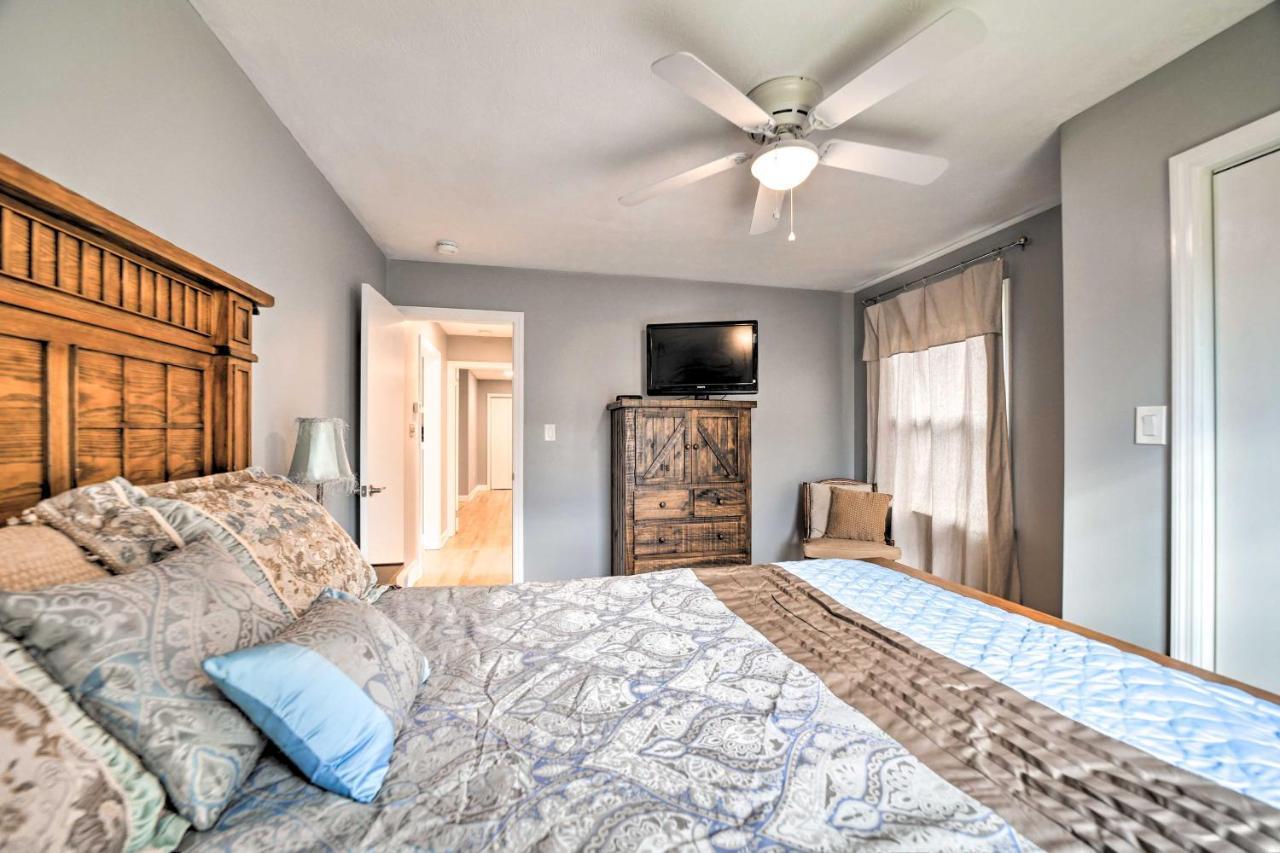 With Fenced-in Yard 7 Mi To Downtown Holiday home Asheville