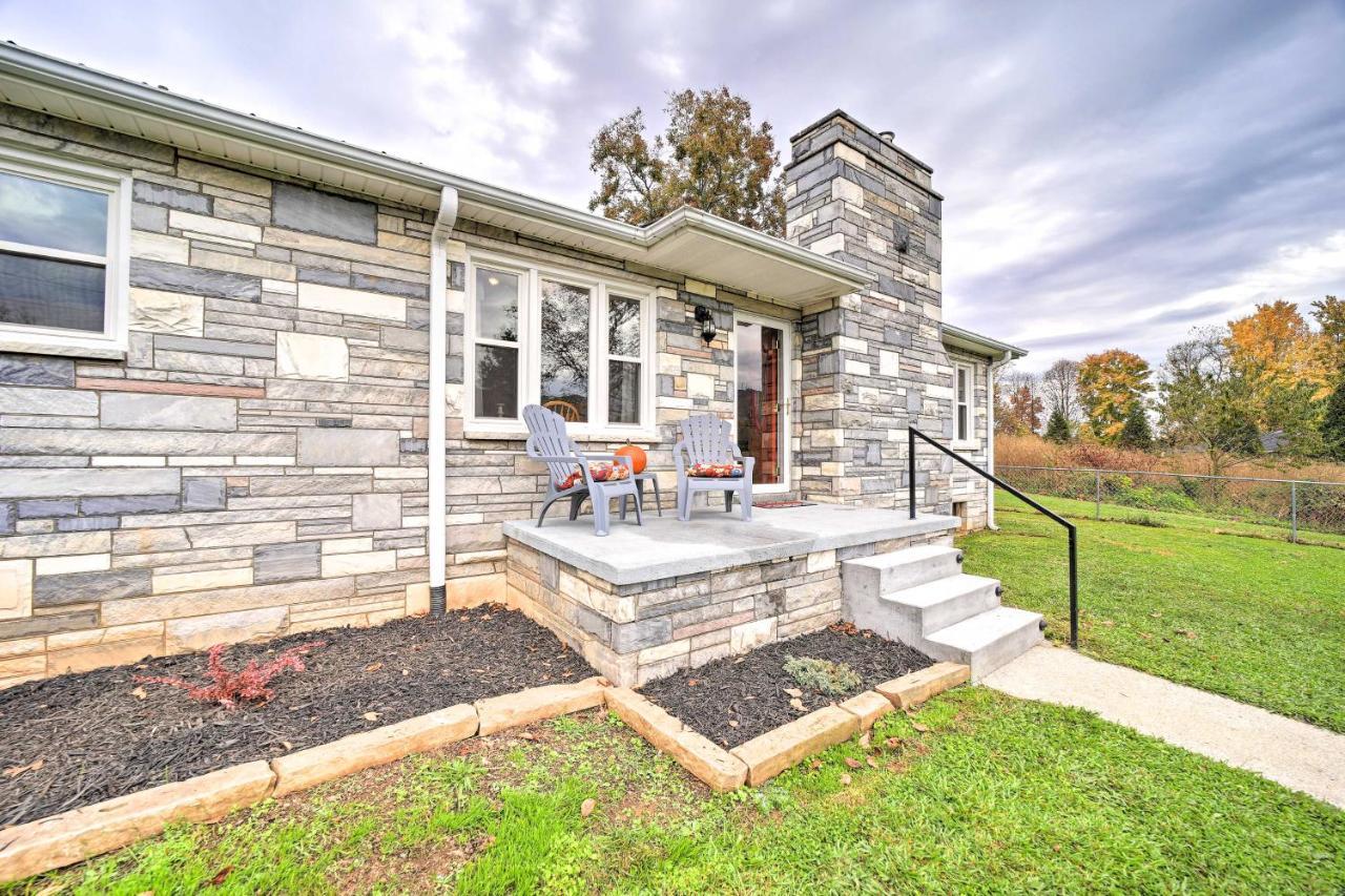 With Fenced-in Yard 7 Mi To Downtown Holiday home *