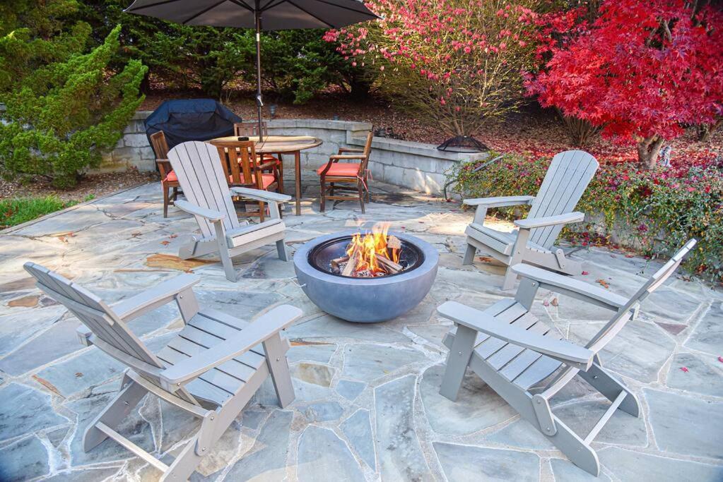 Gorgeous With Hot Tub Just 7 Miles To Downtown Asheville!
