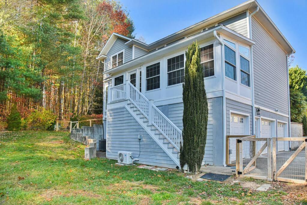 Gorgeous With Hot Tub Just 7 Miles To Downtown Asheville!