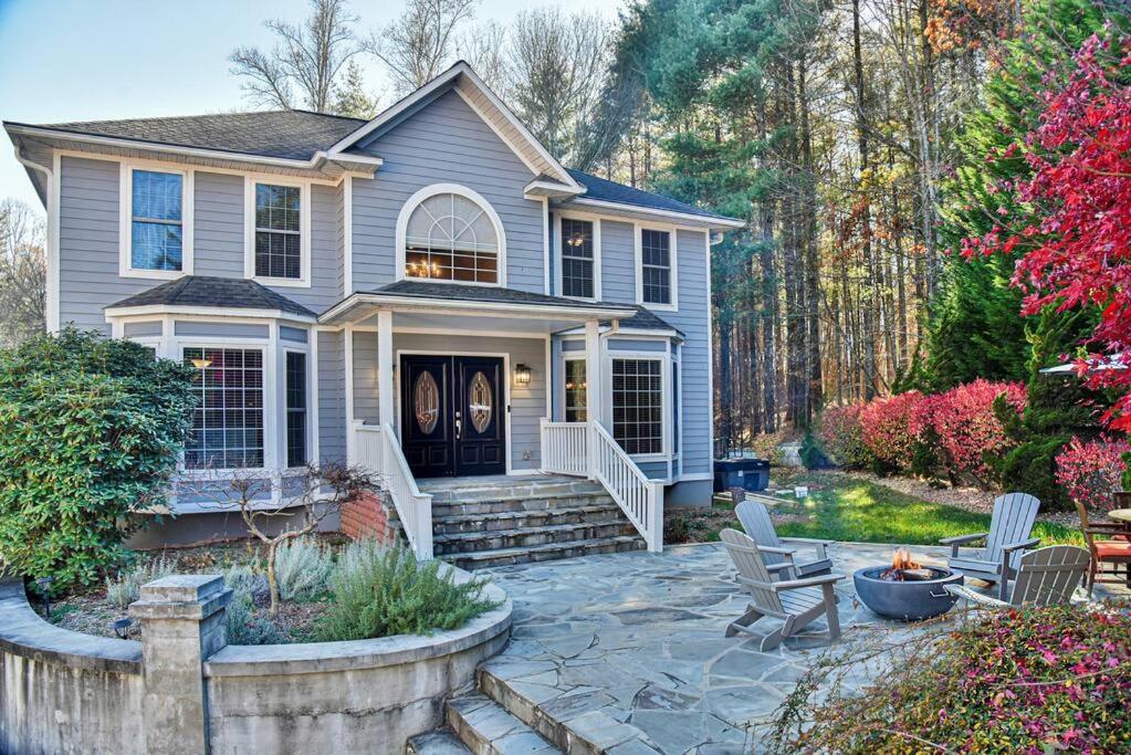 Gorgeous With Hot Tub Just 7 Miles To Downtown Asheville!