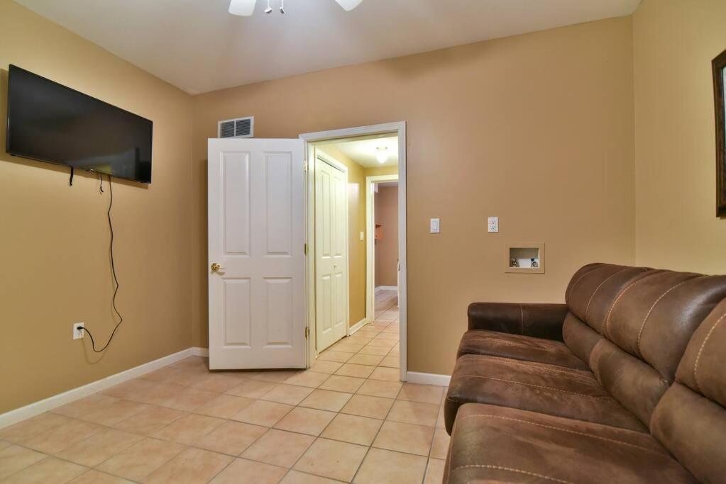 Gorgeous With Hot Tub Just 7 Miles To Downtown Asheville!