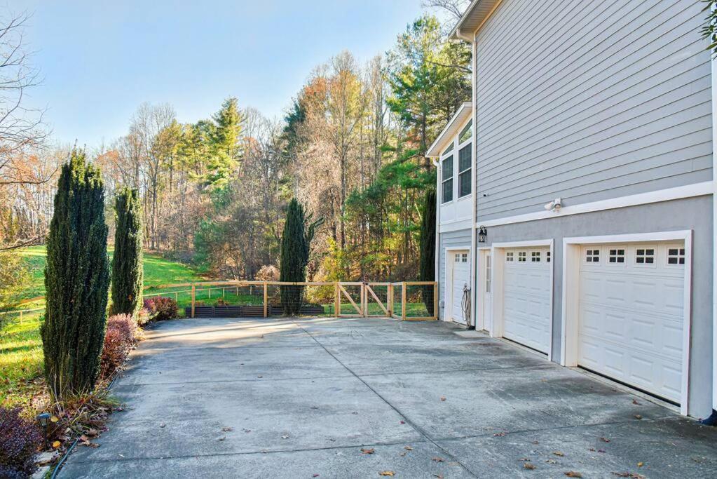 Holiday home Gorgeous With Hot Tub Just 7 Miles To Downtown Asheville! *