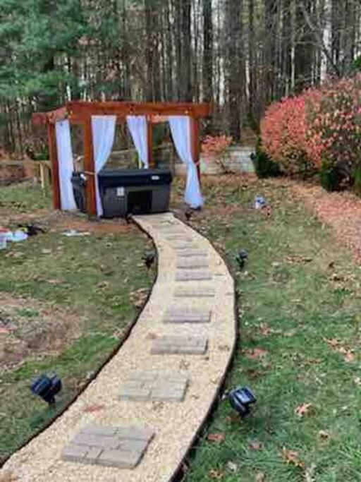 Holiday home Gorgeous With Hot Tub Just 7 Miles To Downtown Asheville! *