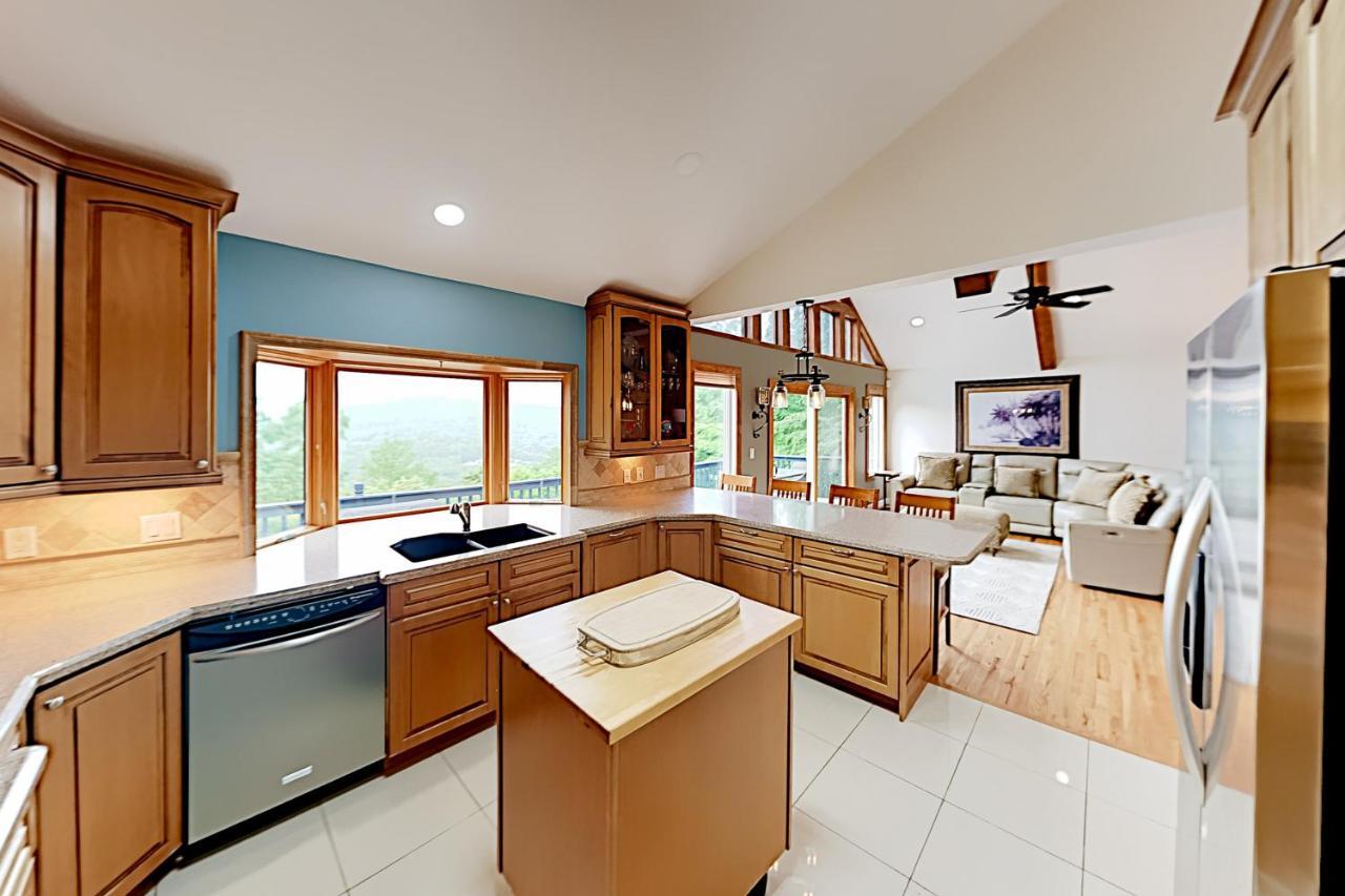 Cedarwood Getaway Holiday home Asheville