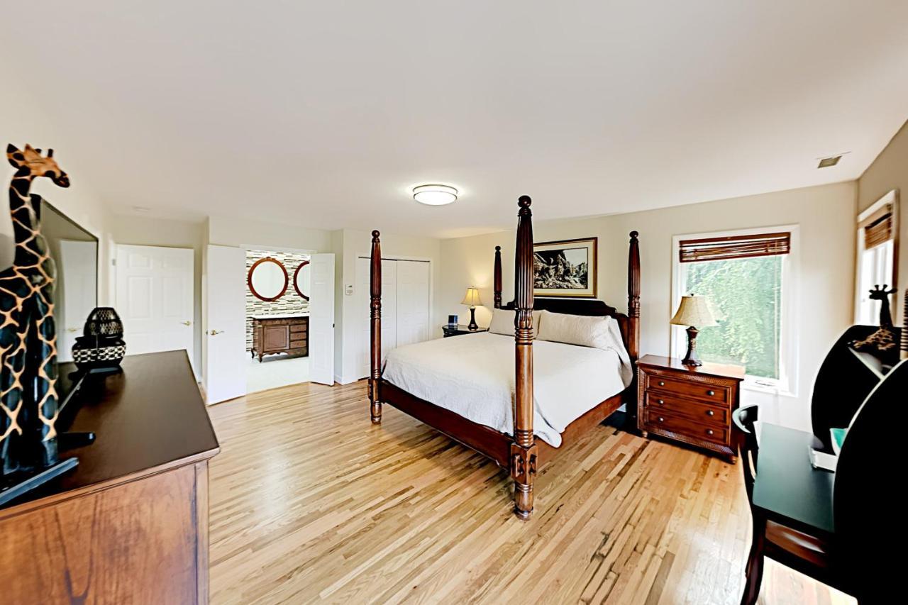 Cedarwood Getaway * Asheville