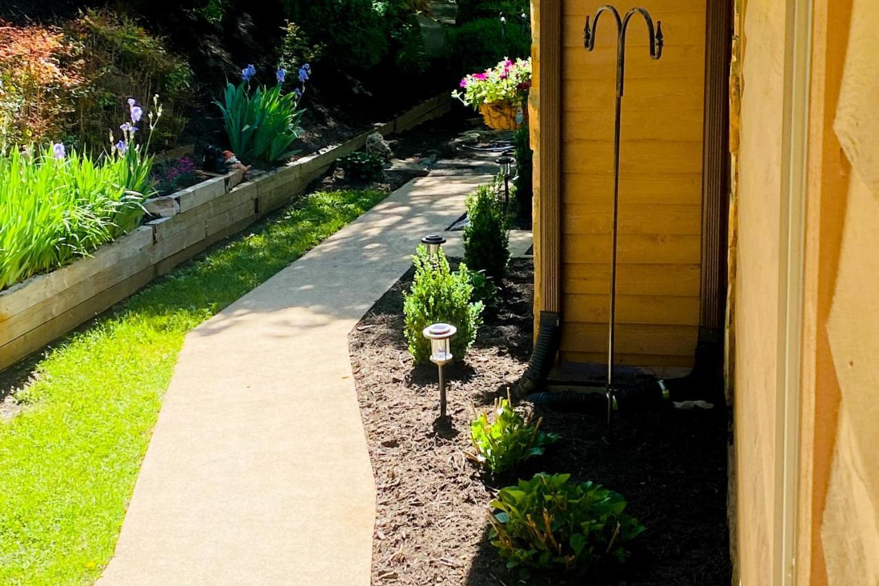 Cedarwood Getaway * Asheville