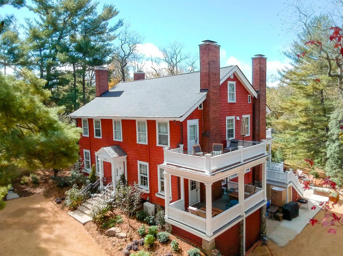 The Applewood Manor