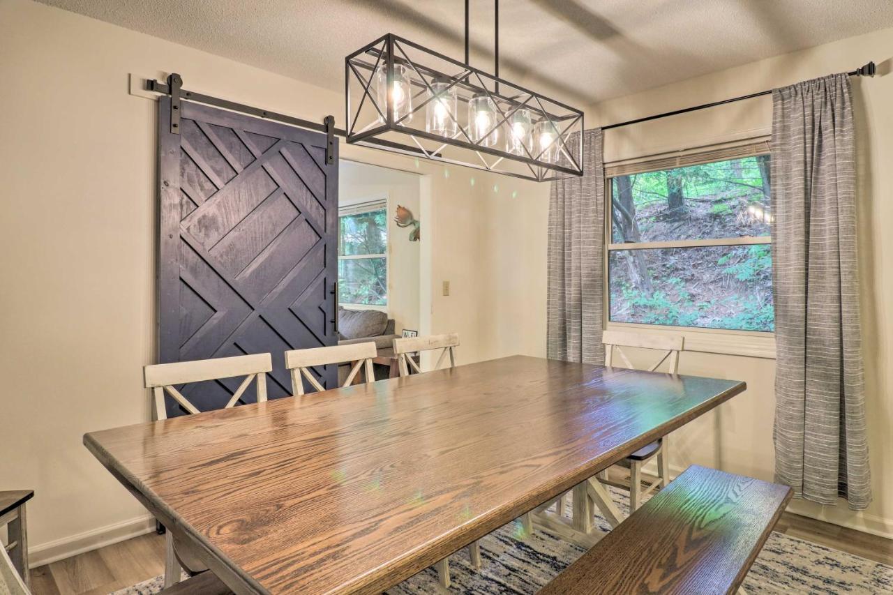 Bright Retreat With Hot Tub And Decks!