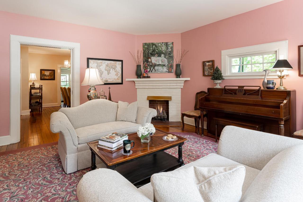 Pinecrest Bed & Breakfast