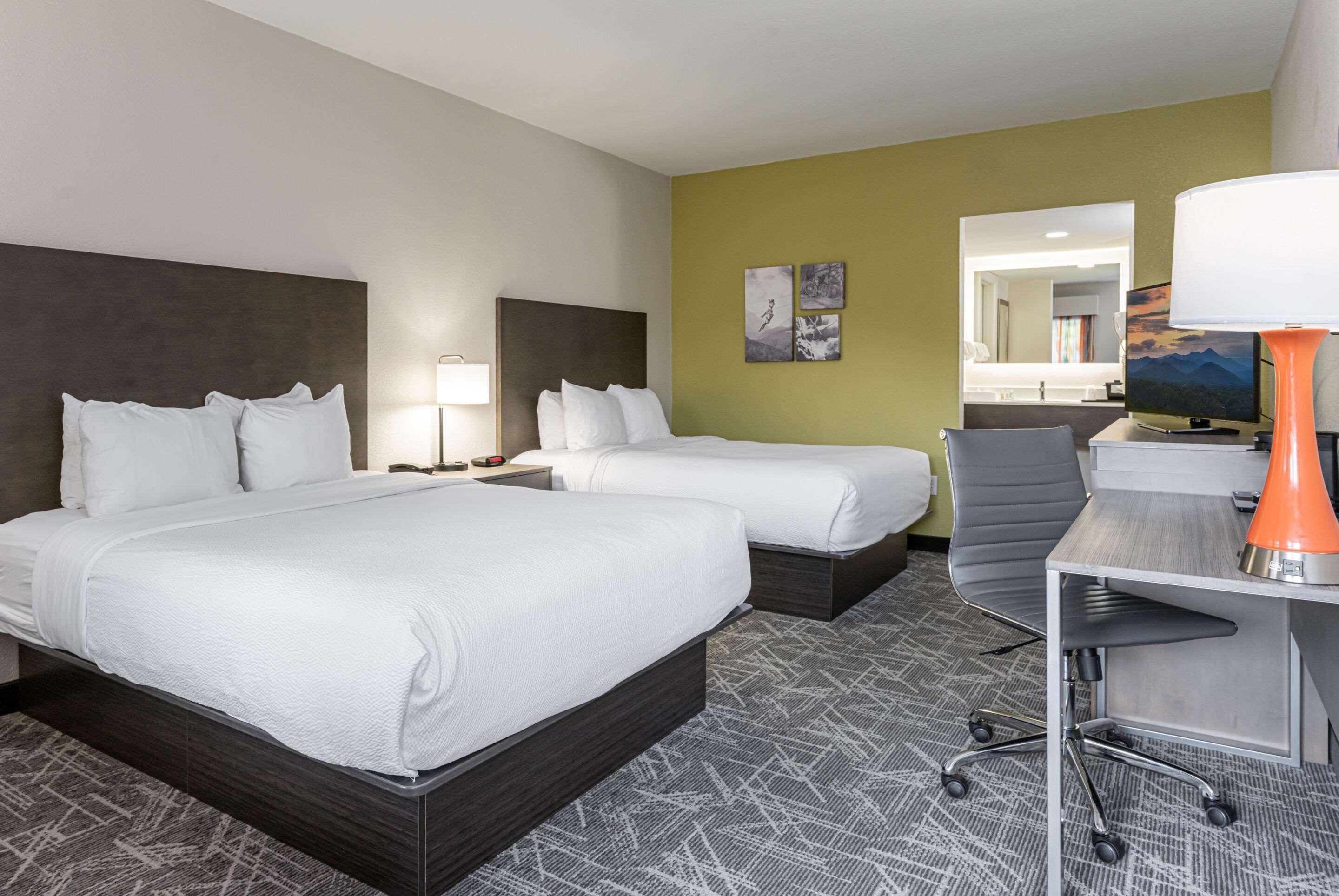 Quality Downtown Tunnel Rd Hotel 2*