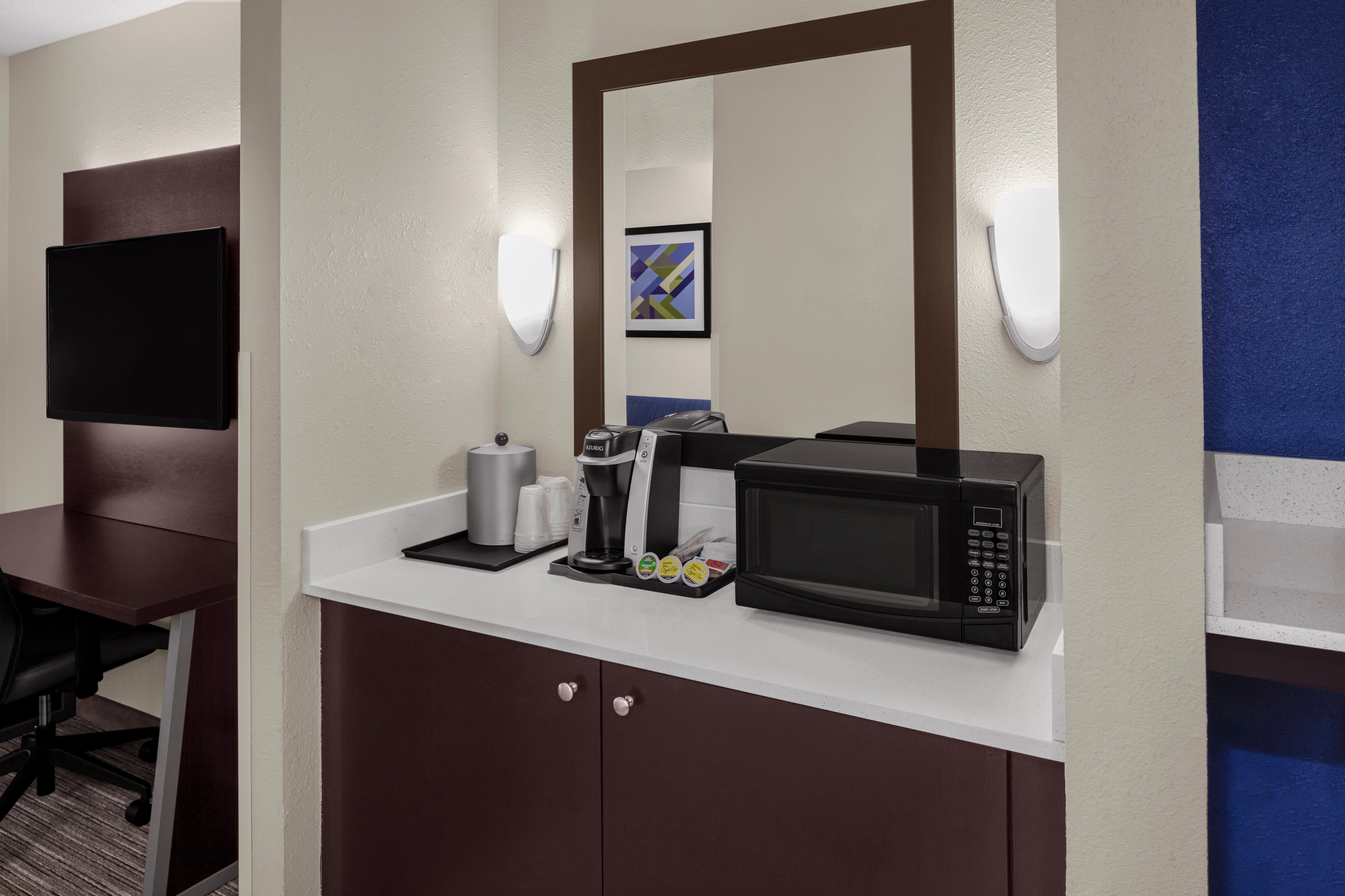 Hotel Holiday Express & Sw - Outlet Ctr Area By Ihg