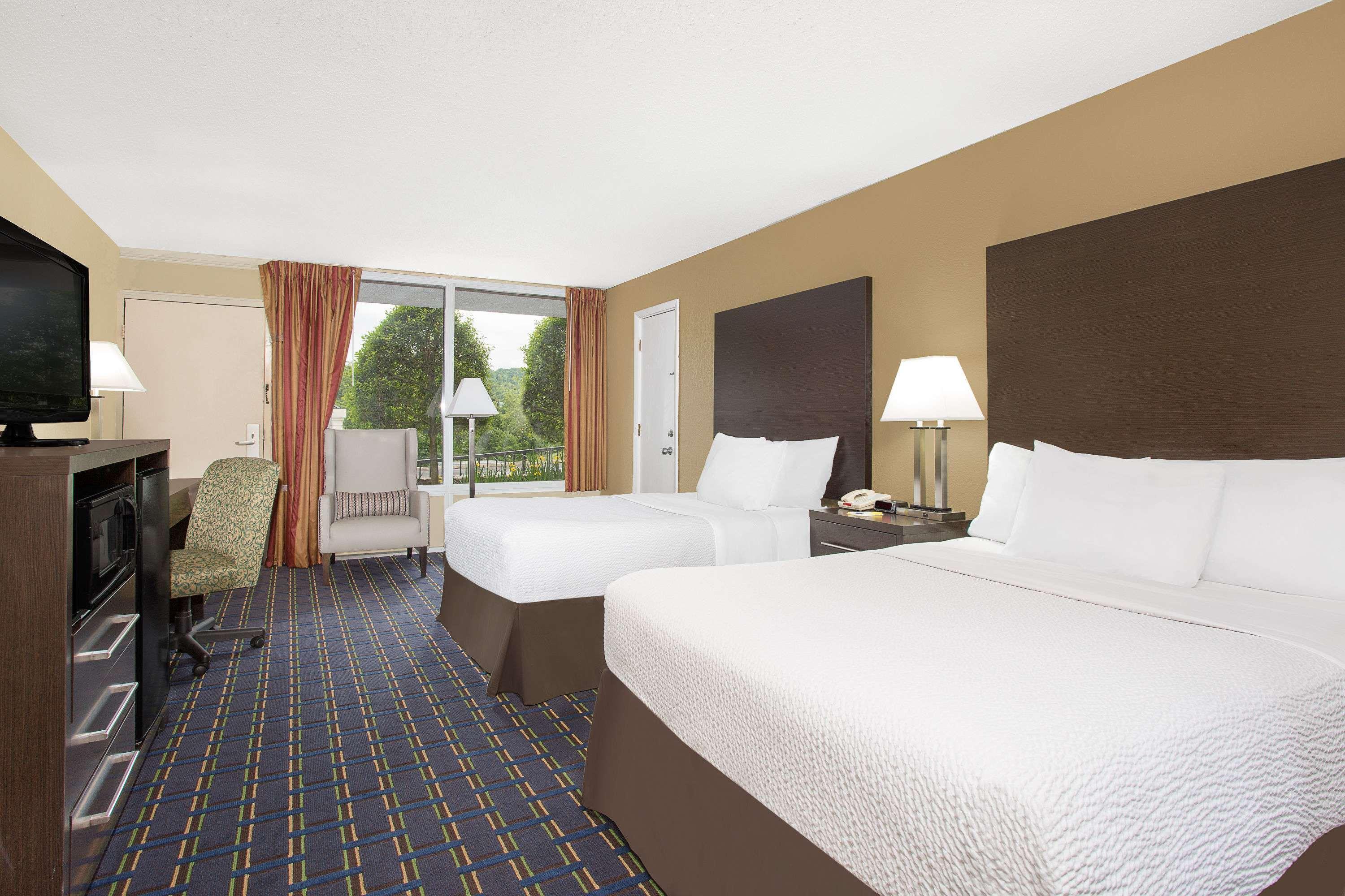 Hotel Days By Wyndham Asheville/mall