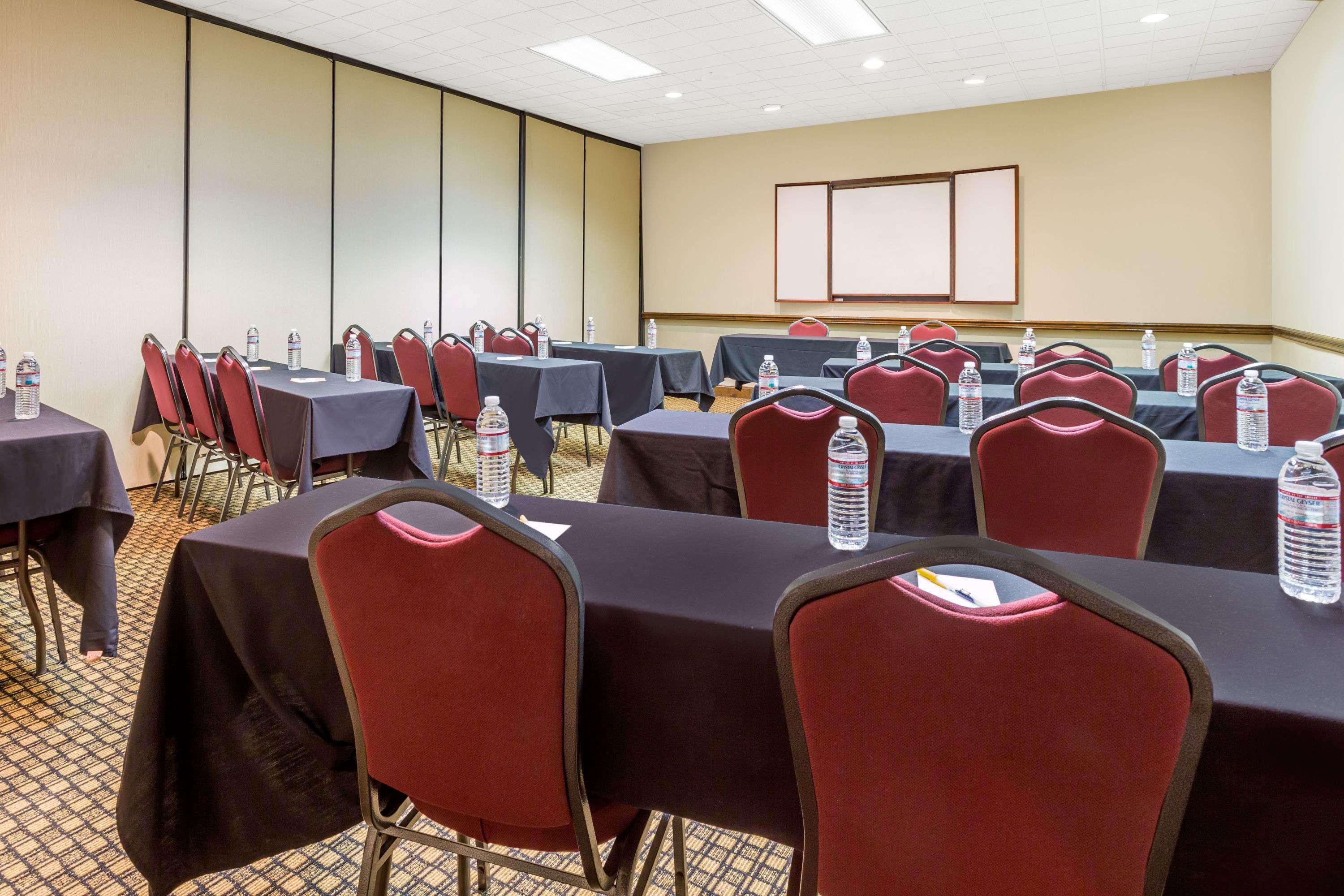 Hotel Days By Wyndham Asheville/mall 2*