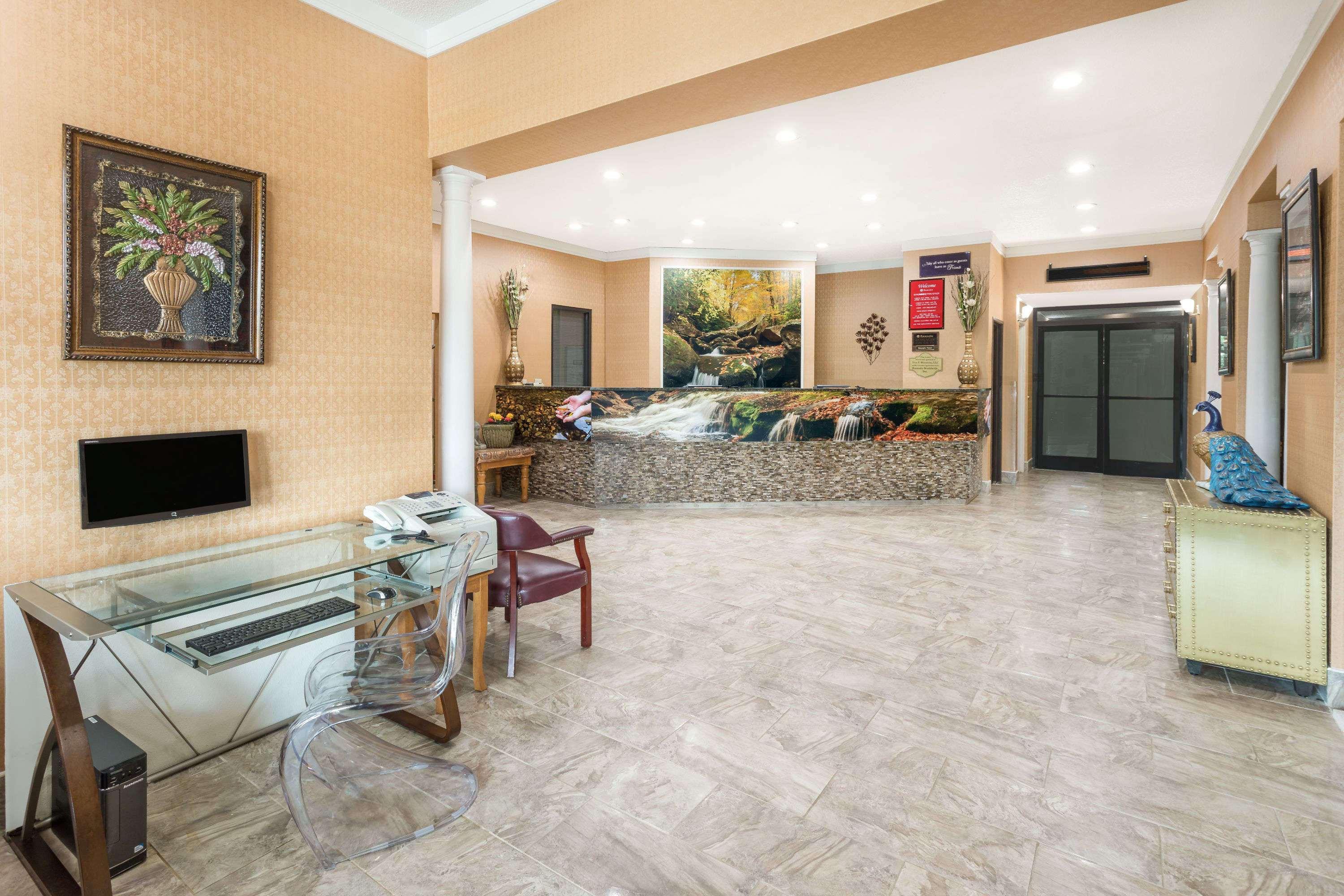 Hotel Ramada By Wyndham Southeast 2*