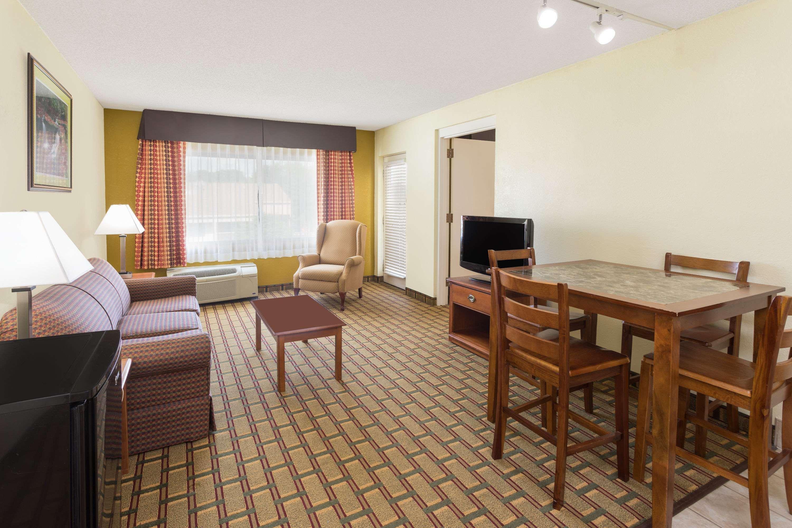 Ramada By Wyndham Southeast Asheville