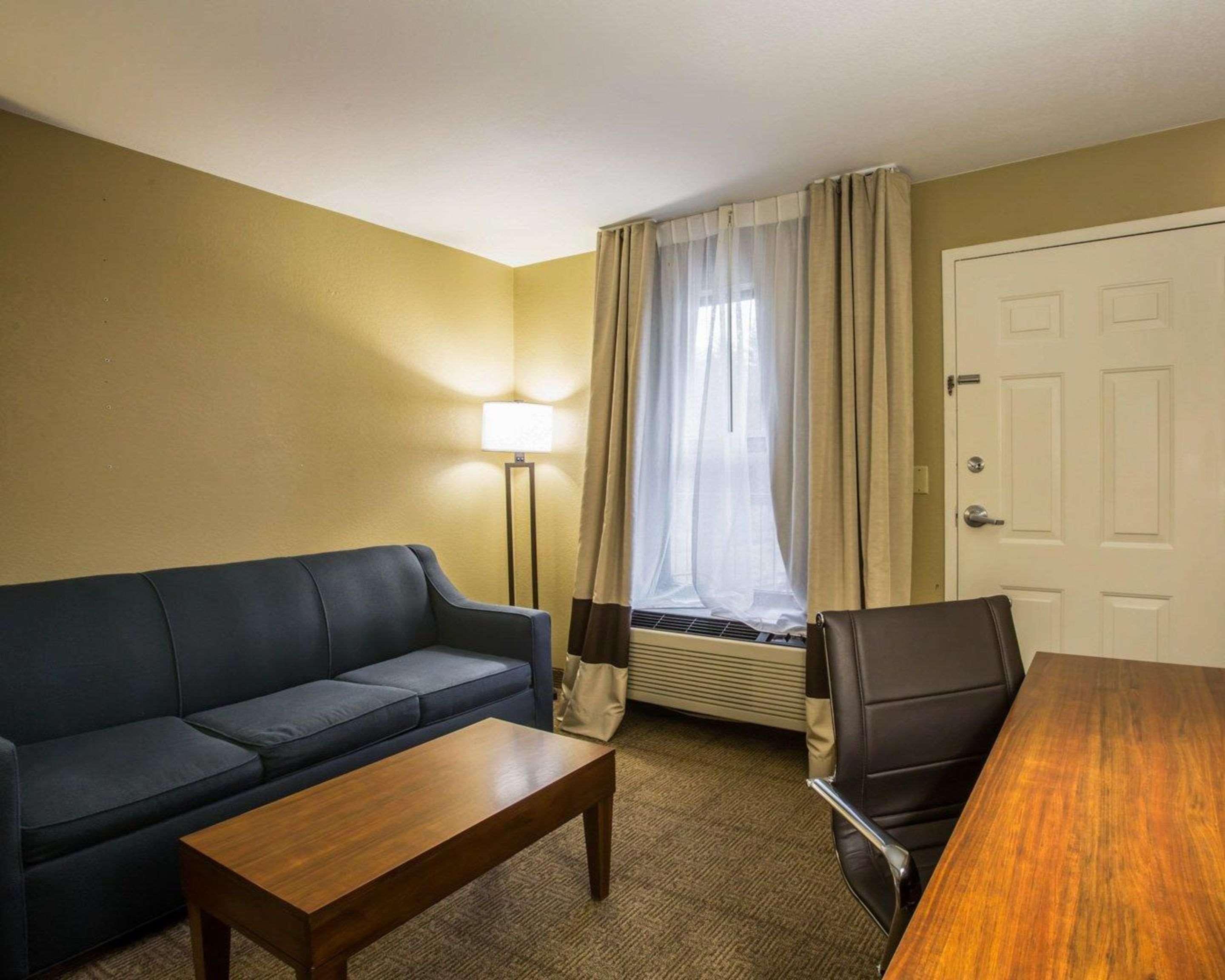 Comfort Biltmore West Inn 2*