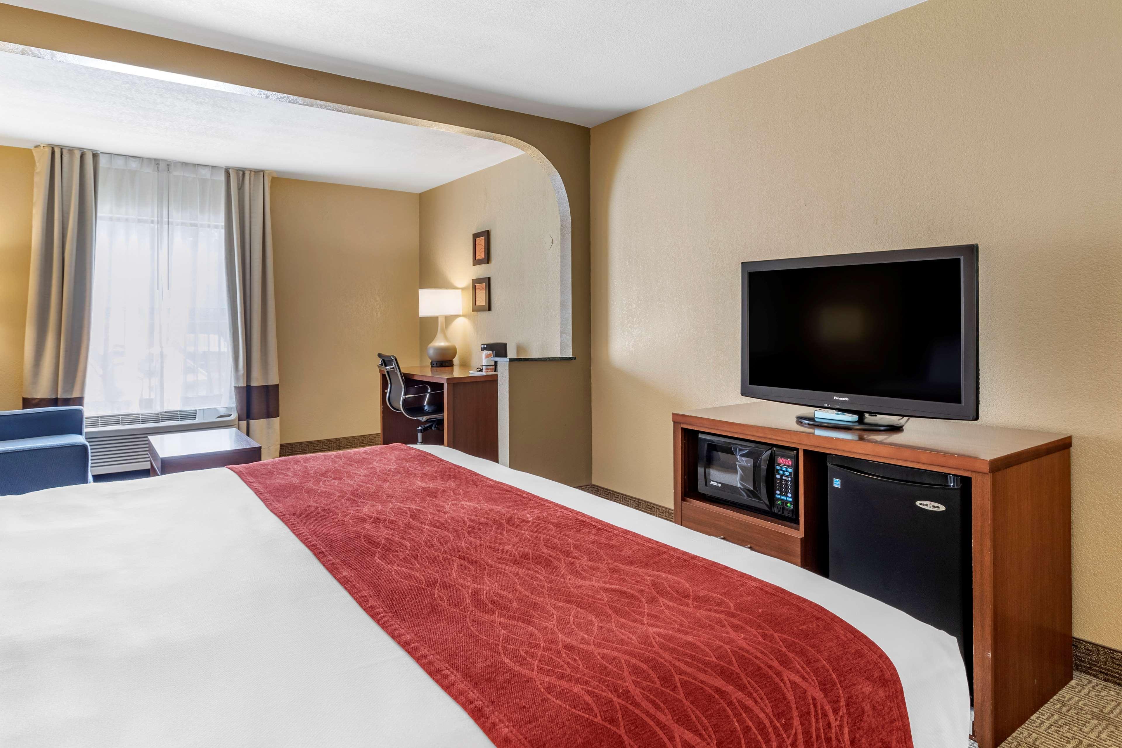 Comfort Biltmore West 2*