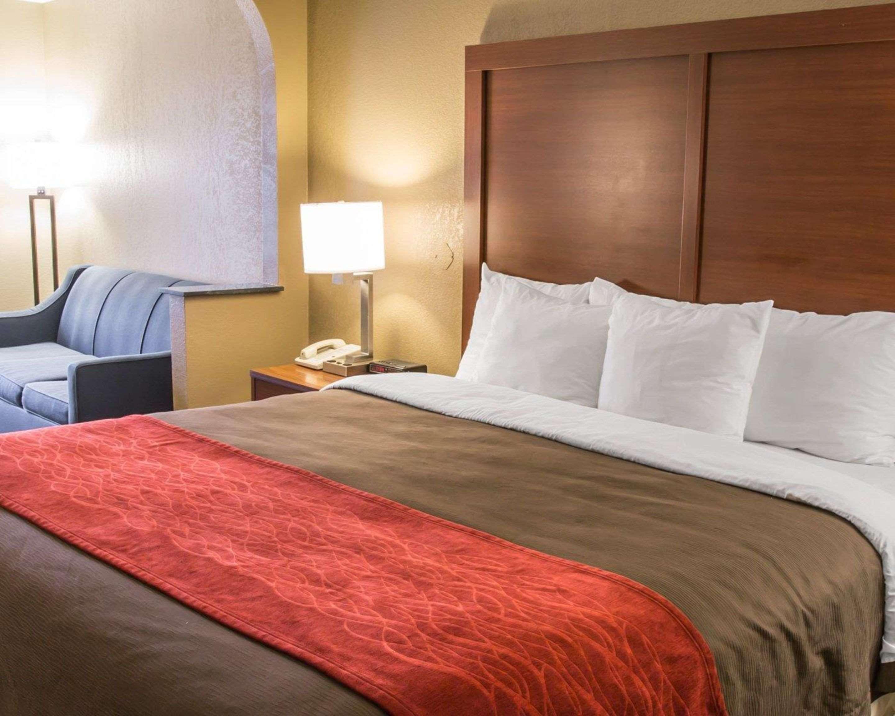 Inn Comfort Biltmore West 2*
