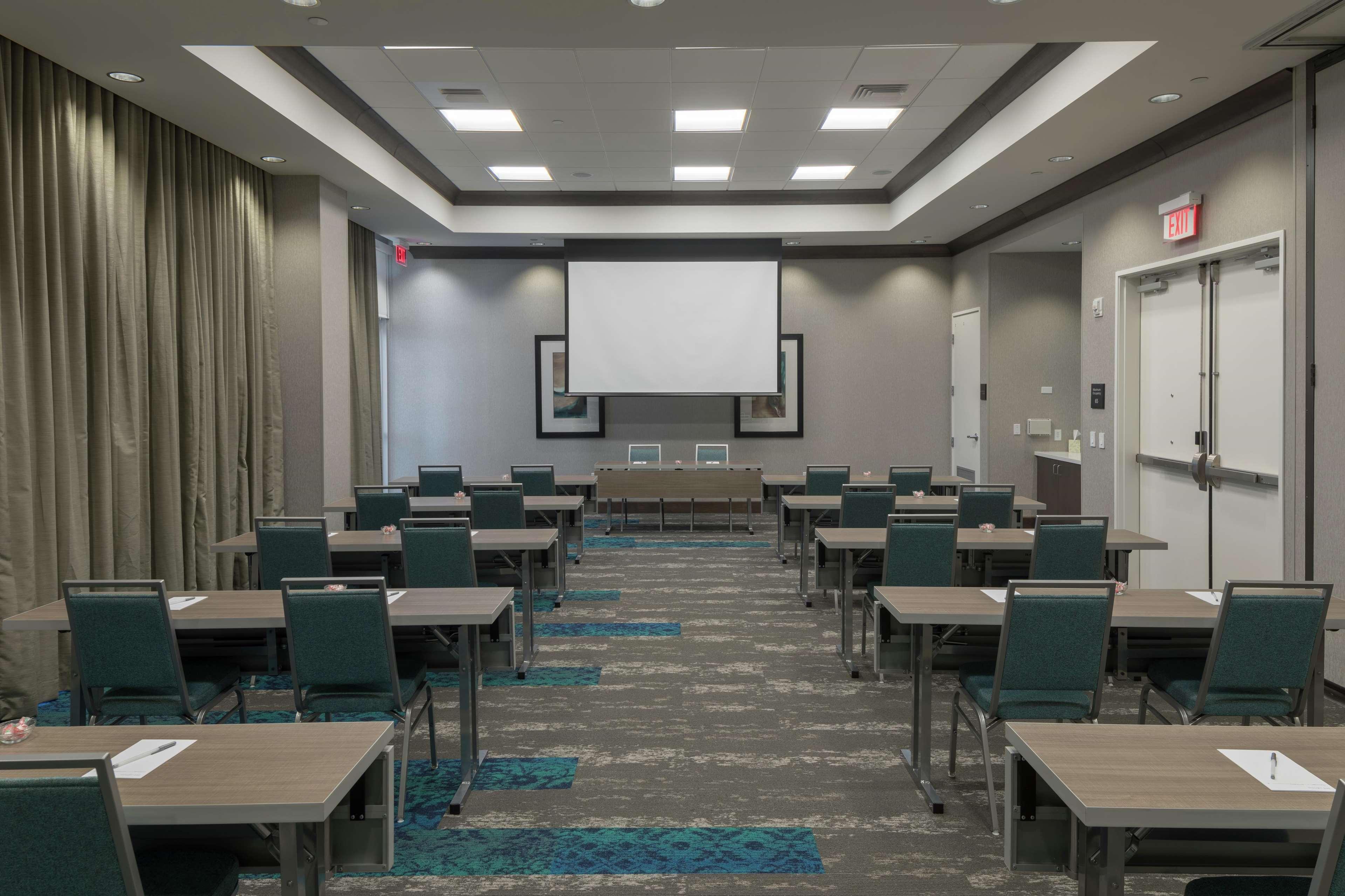 Hampton & Biltmore Area Hotel 3*