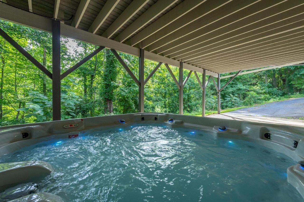 Holiday home Secluded Luxury With Pool And Hot Tub In 15 Min To Downtown