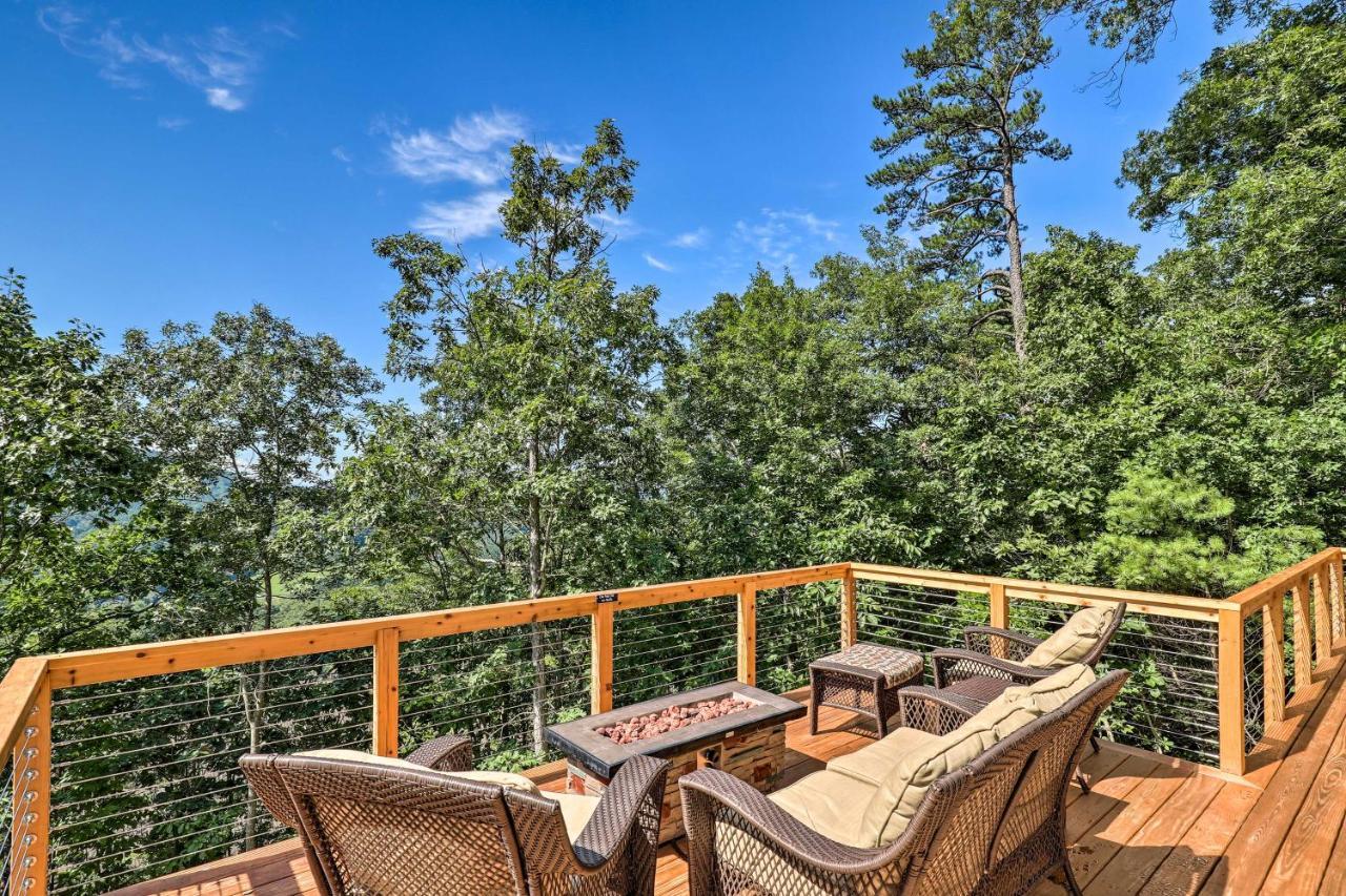 Holiday home Scenic Escape With Hot Tub, Mountain View!