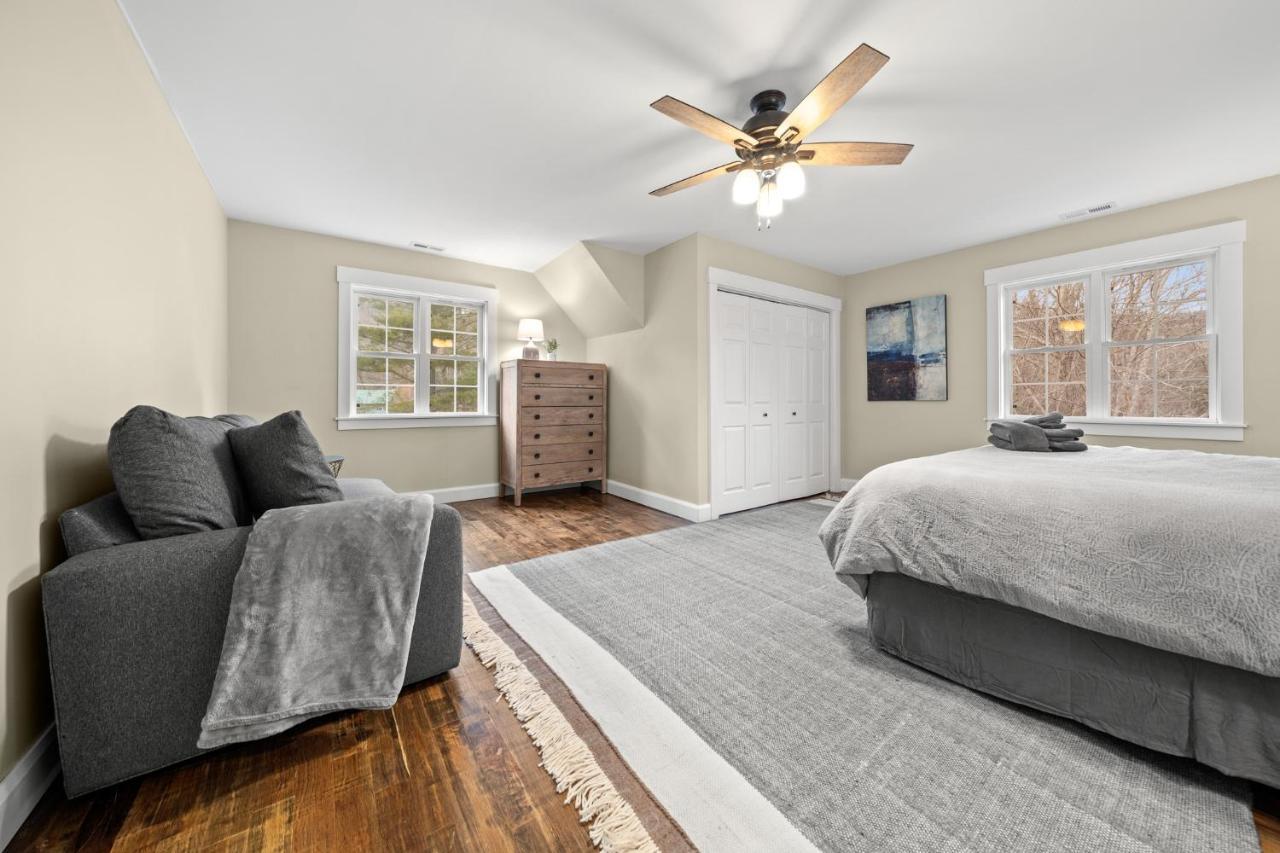 Secluded Luxury With Pool And Hot Tub In 15 Min To Downtown Holiday home Asheville