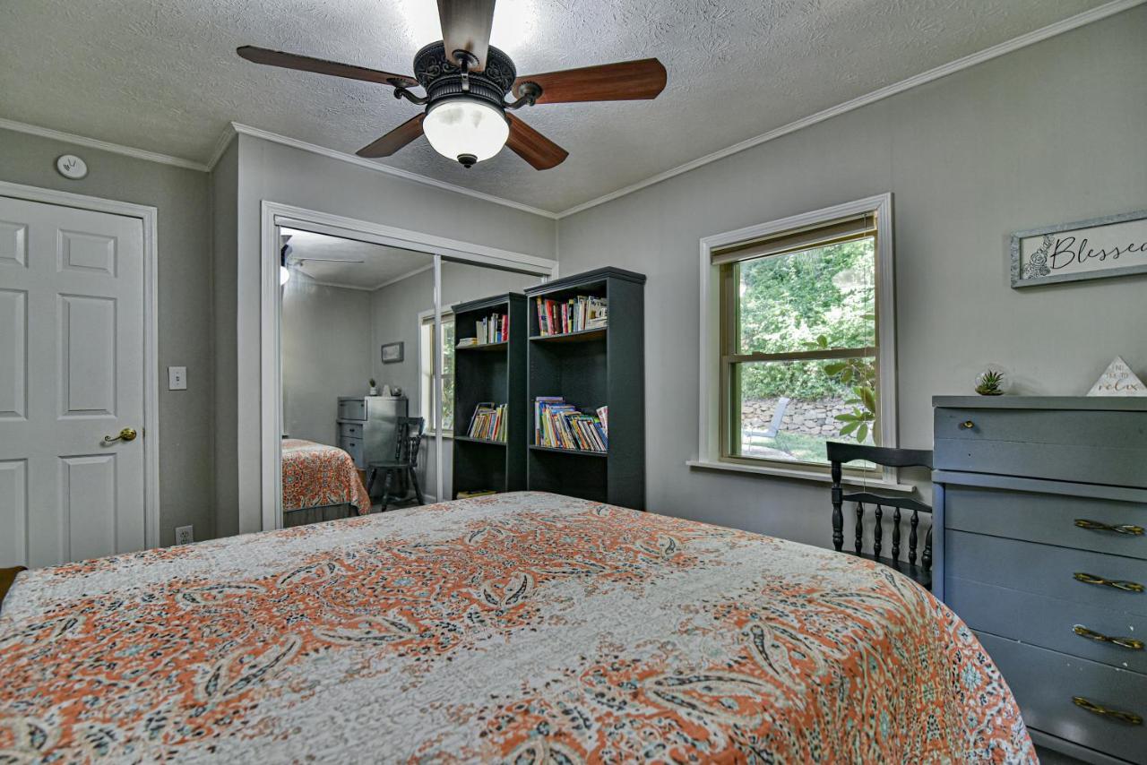 South With Hot Tub Just 11 Miles To Downtown Holiday home Asheville