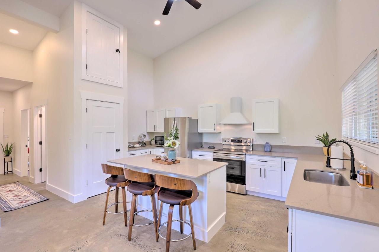 Pet-friendly Retreat With Hot Tub Asheville