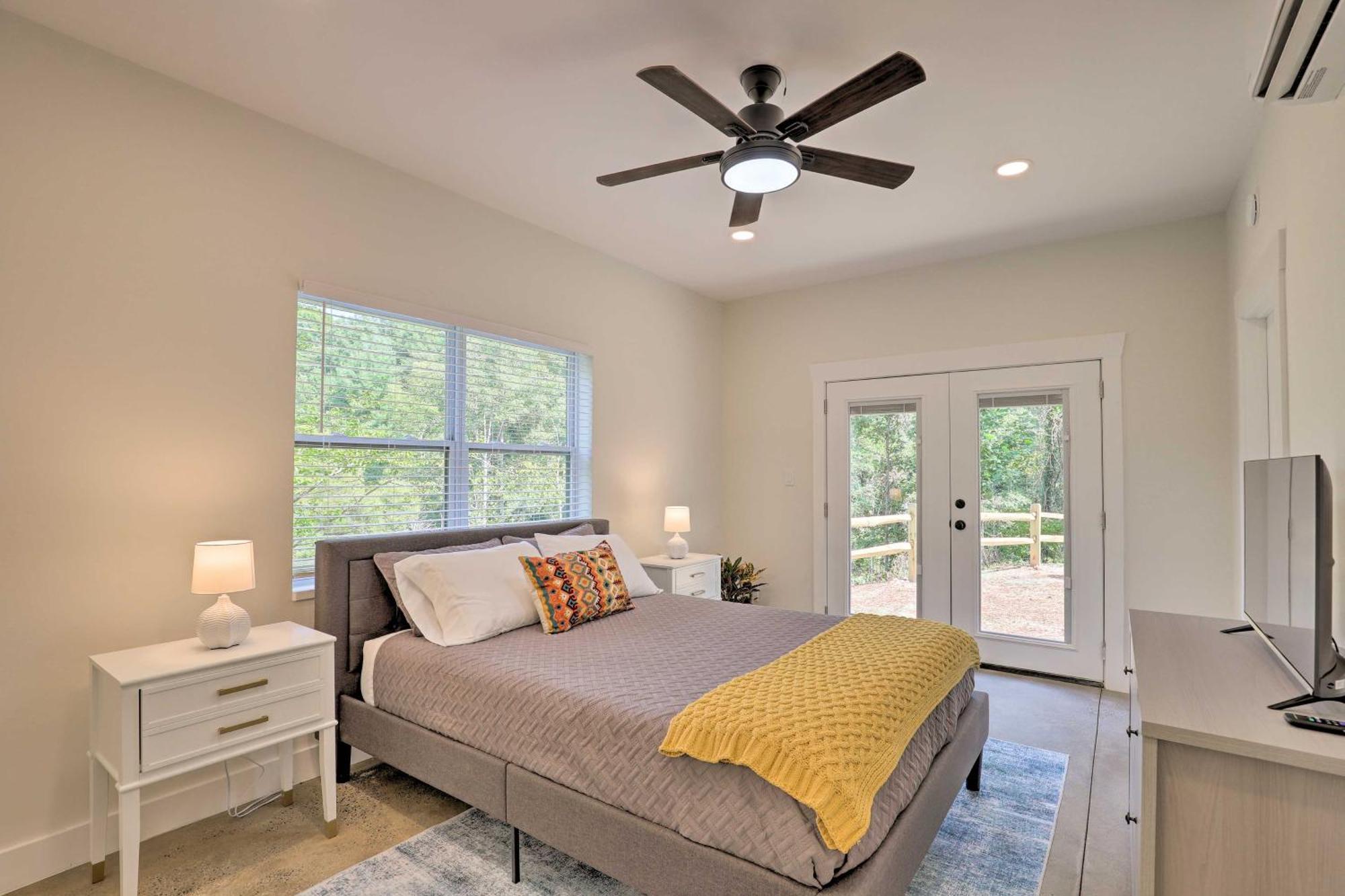 Pet-friendly Retreat With Hot Tub Asheville