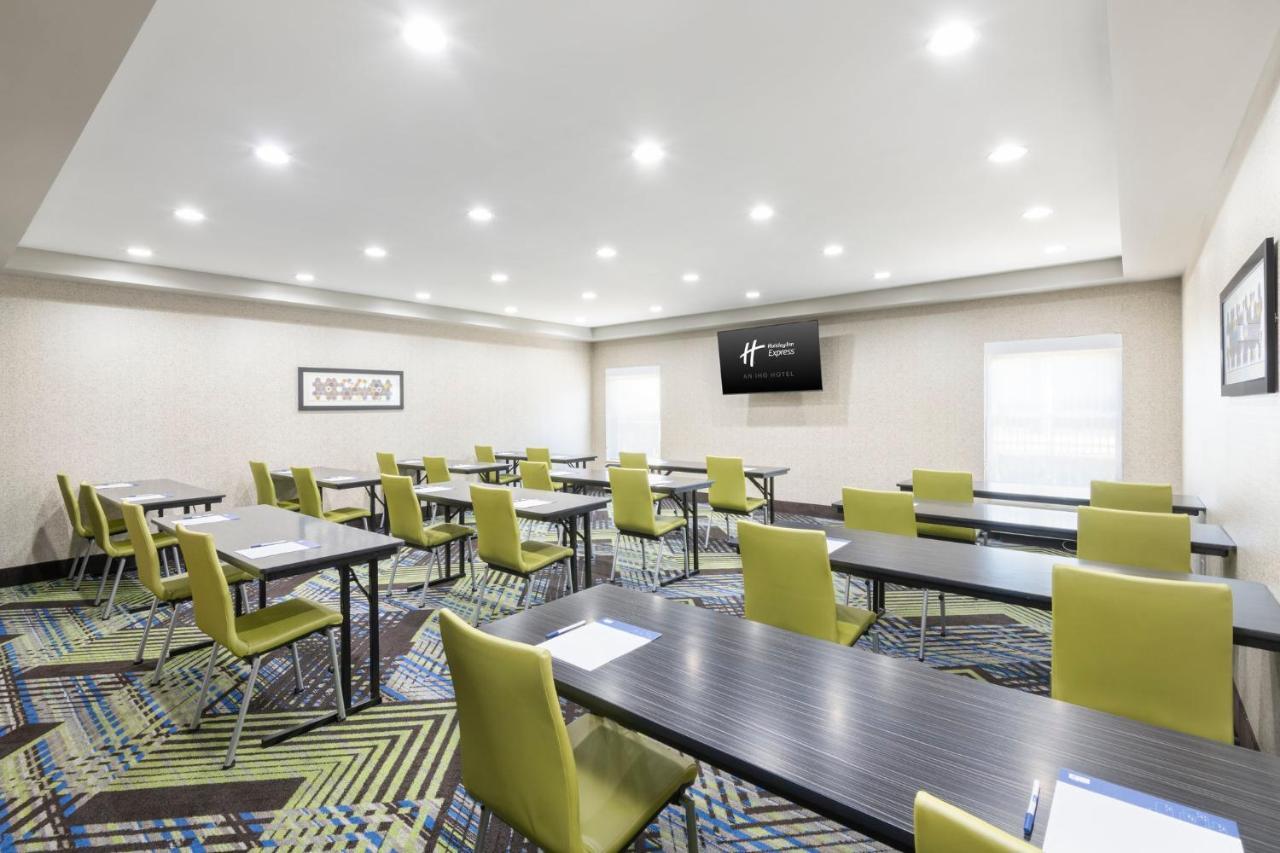Hotel Holiday Express & Sw - Outlet Ctr Area By Ihg