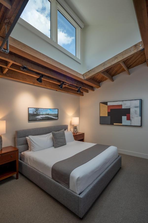 Elevation Lofts Apartment *