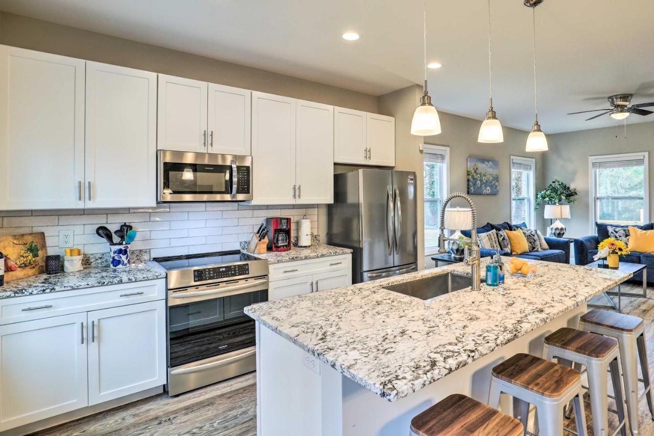 Holiday home Candler With Deck 8 Mi To Downtown Asheville!