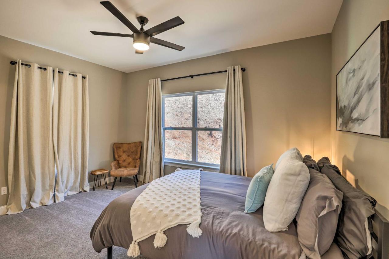 Holiday home Charming Retreat With Views Near Downtown! Asheville