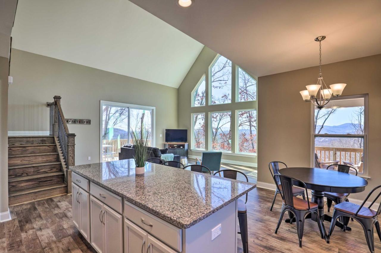 Holiday home Charming Retreat With Views Near Downtown! *